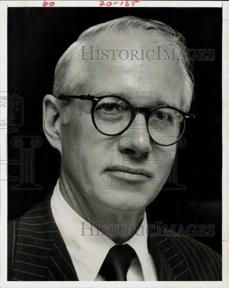 1977 Press Photo Wallace Edgerton, International Education Institute President.- Historic Images