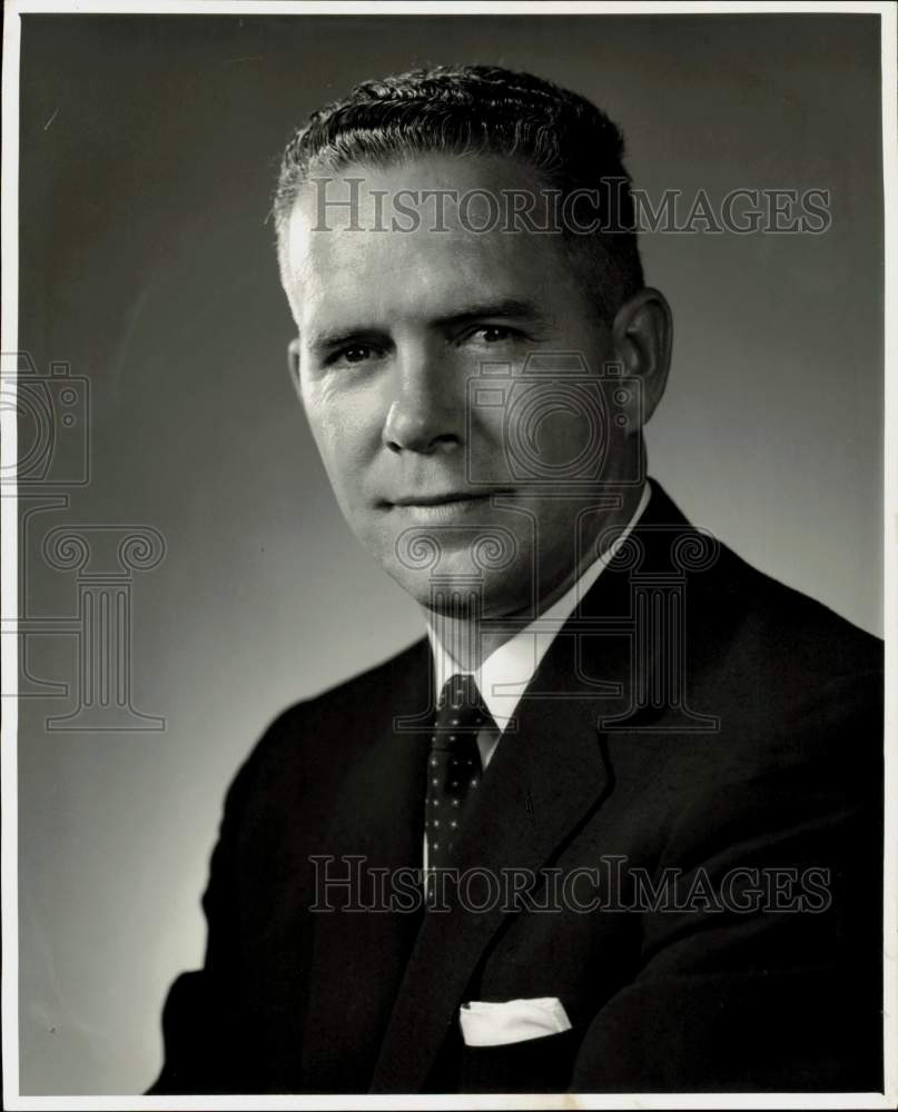 1956 Press Photo Leo C. Gravis, exploration manager of Trunkline Gas Company- Historic Images