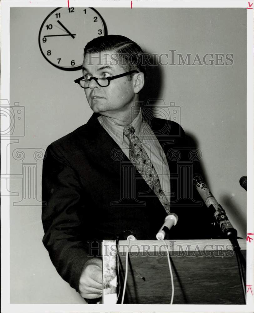 1971 Press Photo Ed Haraldson, Shadow Oaks Civics Court spokesman - hpa59029- Historic Images