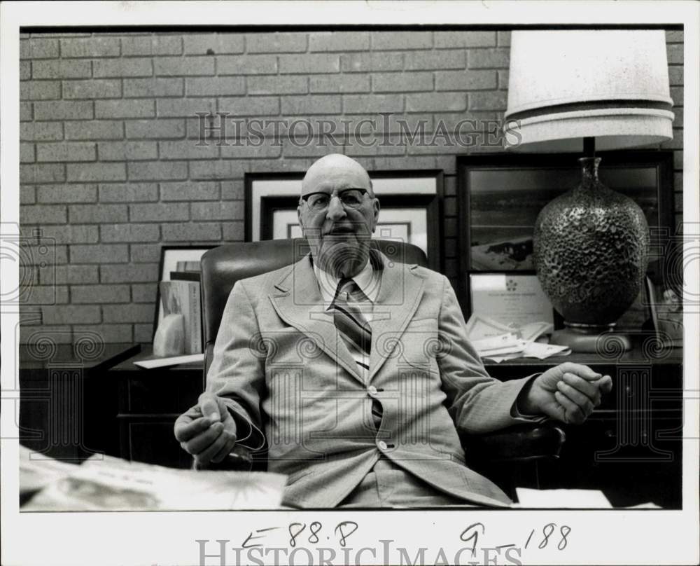 1977 Press Photo Richard C. Gusman, Bay City Mayor. - hpa59053- Historic Images