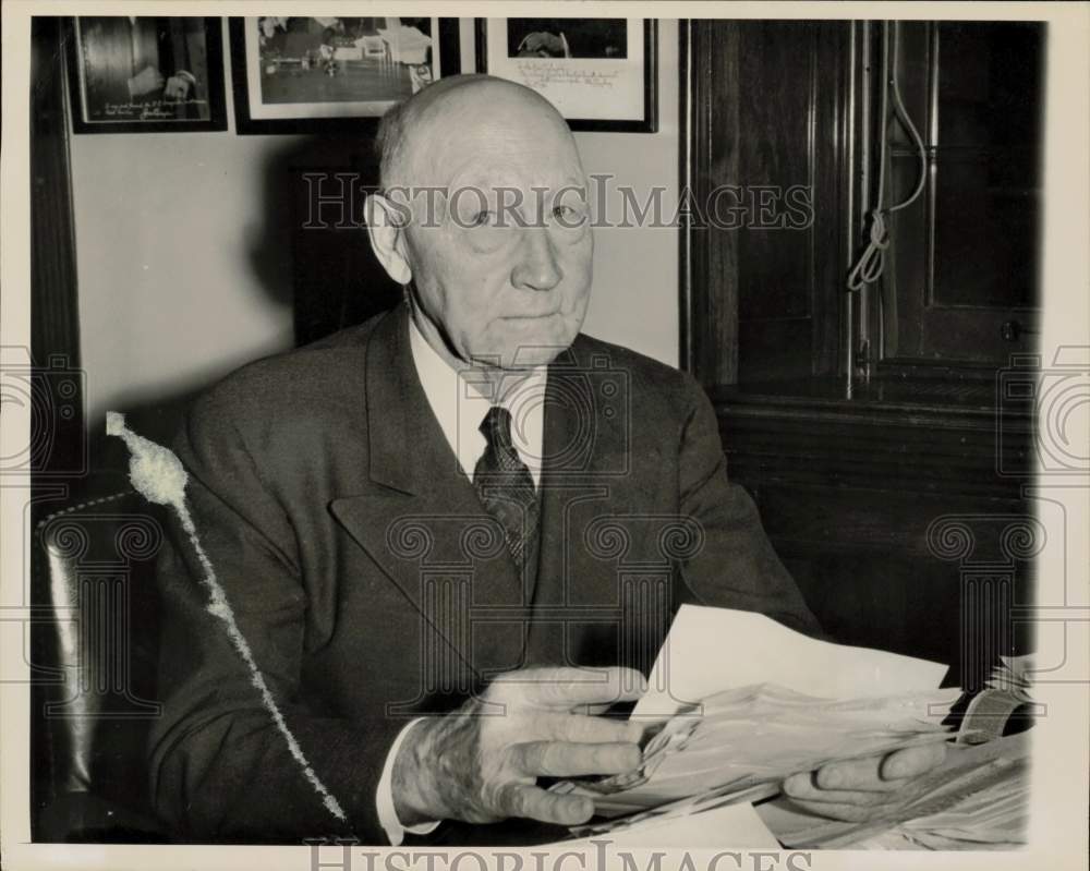 1943 Press Photo Robert Doughton of Ways and Means Committee, in his D.C. office- Historic Images