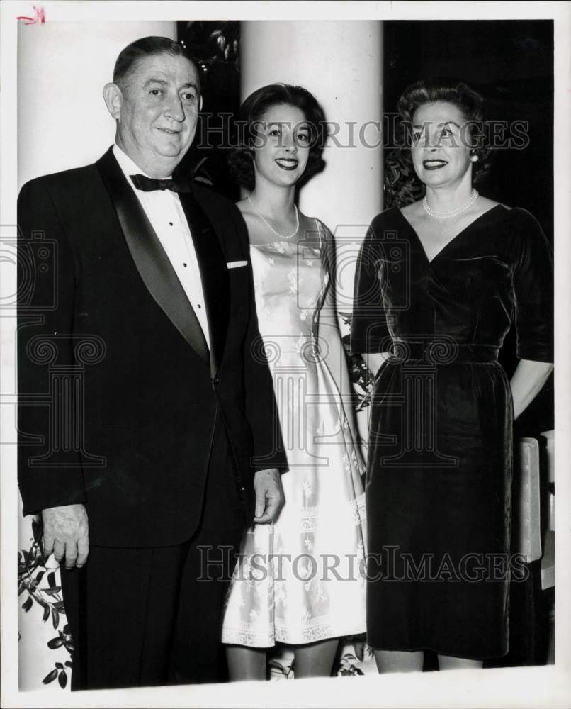 1961 Press Photo Mr. and Mrs. William Hancock and daughter posed at event.- Historic Images