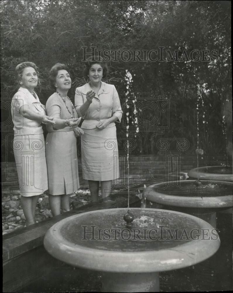 1965 Press Photo Mrs. C.B. Delhomme with fellow Blue Bird planners at fountain.- Historic Images