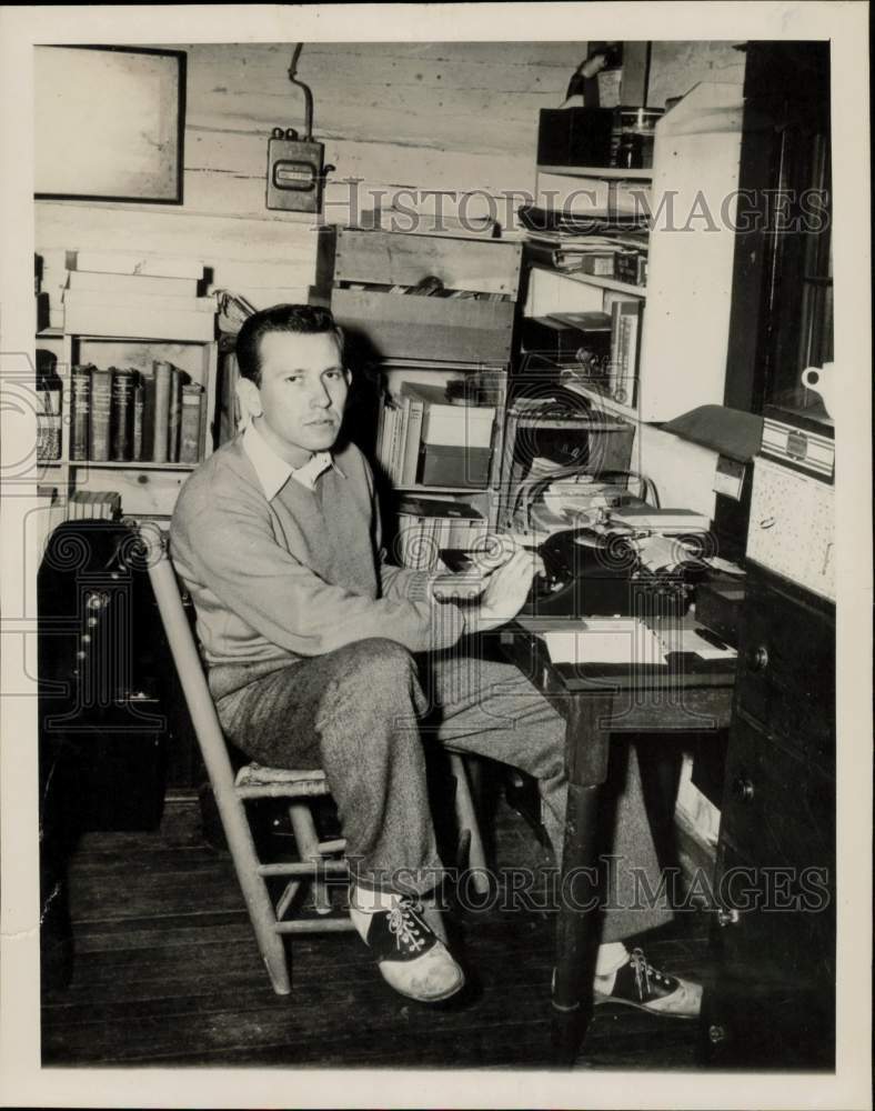 1950 Press Photo Max Steele, writer, works in his Chapel Hill log cabin.- Historic Images