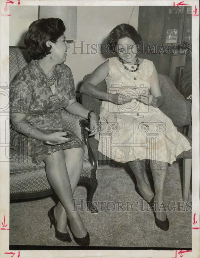 1963 Press Photo Senator and consul from the Dominican Republic visit in Houston