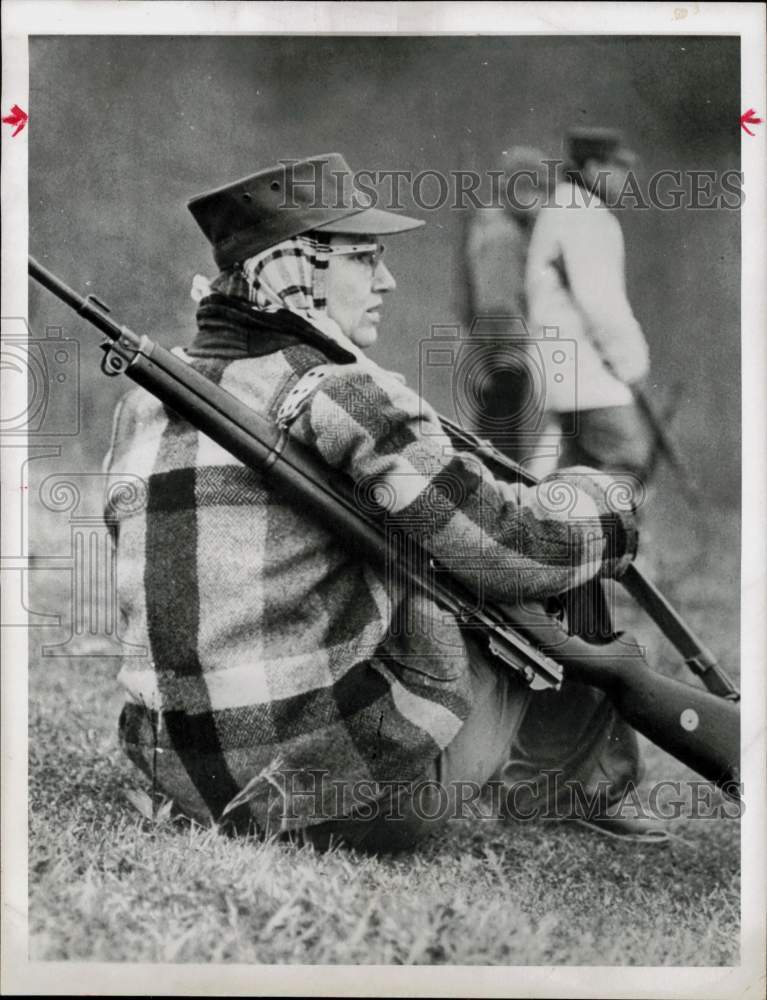 1966 Press Photo Mrs. Robert DePugh during militant organization maneuvers in IL- Historic Images