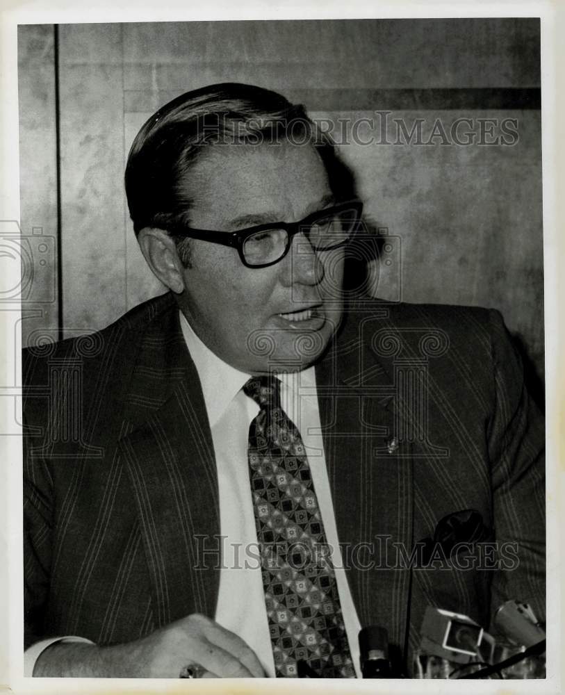 1971 Press Photo Donald E. Johnson, VA Administrator. - hpa60508- Historic Images