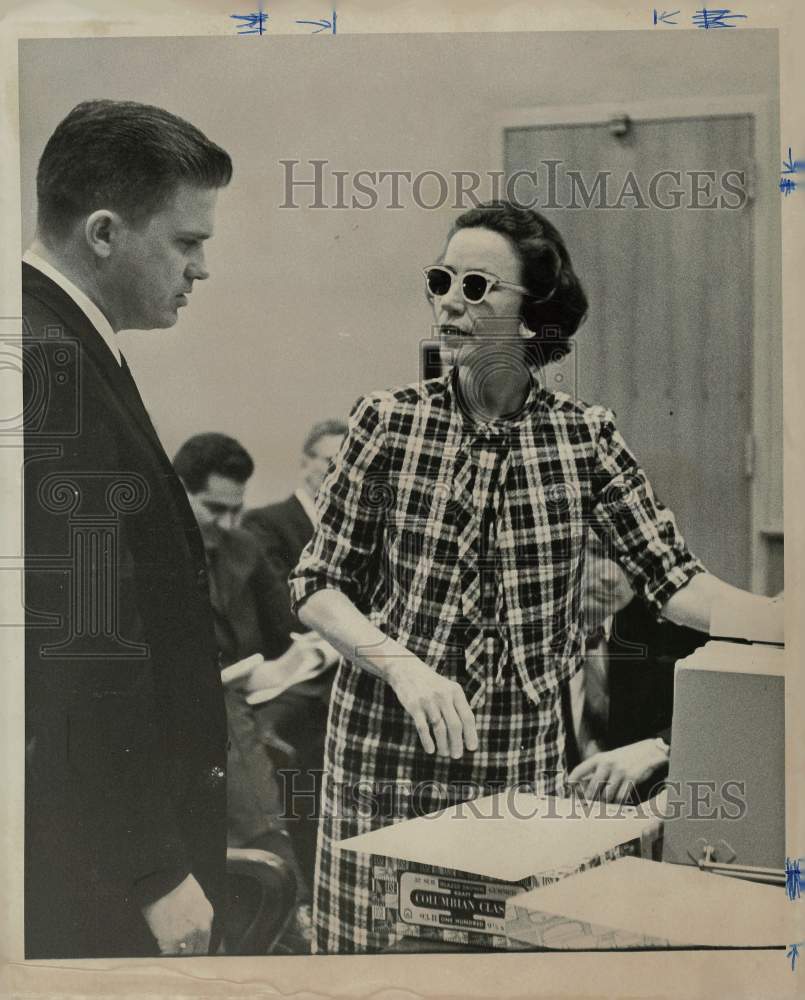 1964 Press Photo Esther Welborn, assistant secretary for Pasadena - hpa60813- Historic Images