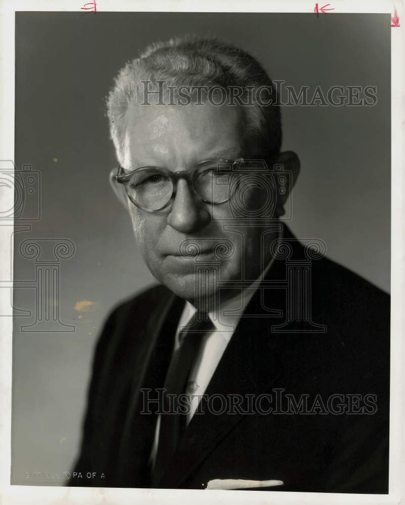 1955 Press Photo Dr. Gaylord Johnson, Sakowitz Bros.&#39; vice president - hpa61054- Historic Images