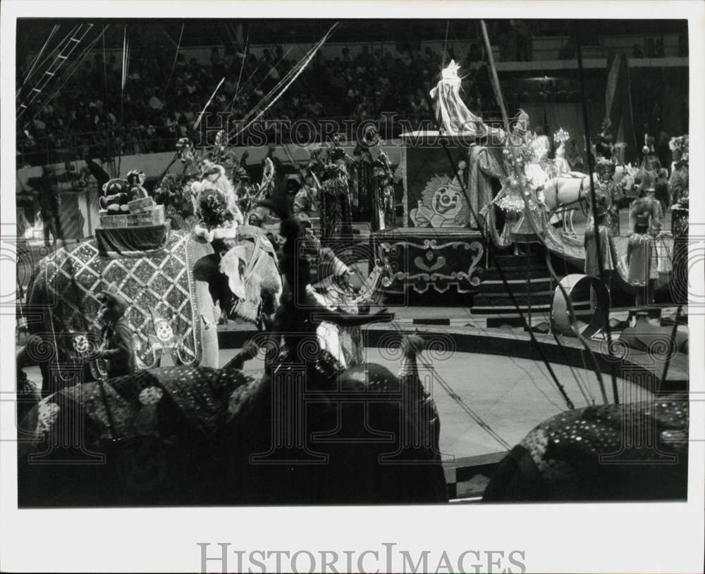 1973 Press Photo Ringling Brothers, Barnum &amp; Bailey Circus performance in Texas- Historic Images