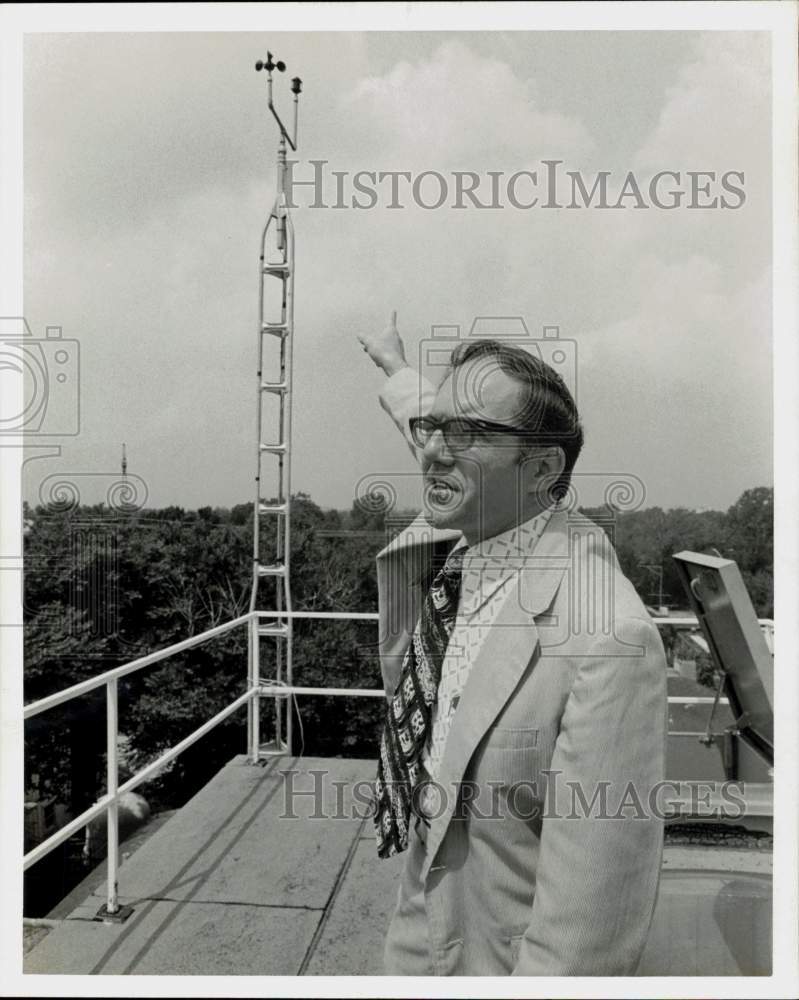 1973 Press Photo Dr. Joseph Goldman of Institute of Storm Research - hpa63303- Historic Images