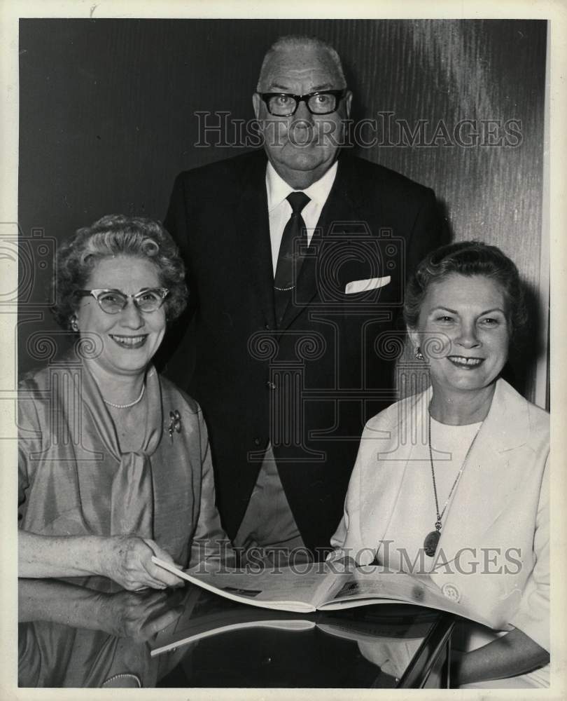 1964 Press Photo Music Guild president Rudi Dean, Jane Burris, Mrs. J.N. Allison- Historic Images