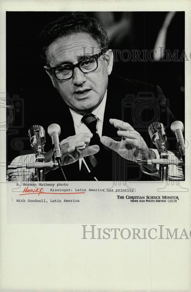 Press Photo Henry Kissinger makes speech on Latin America. - hpa63689- Historic Images