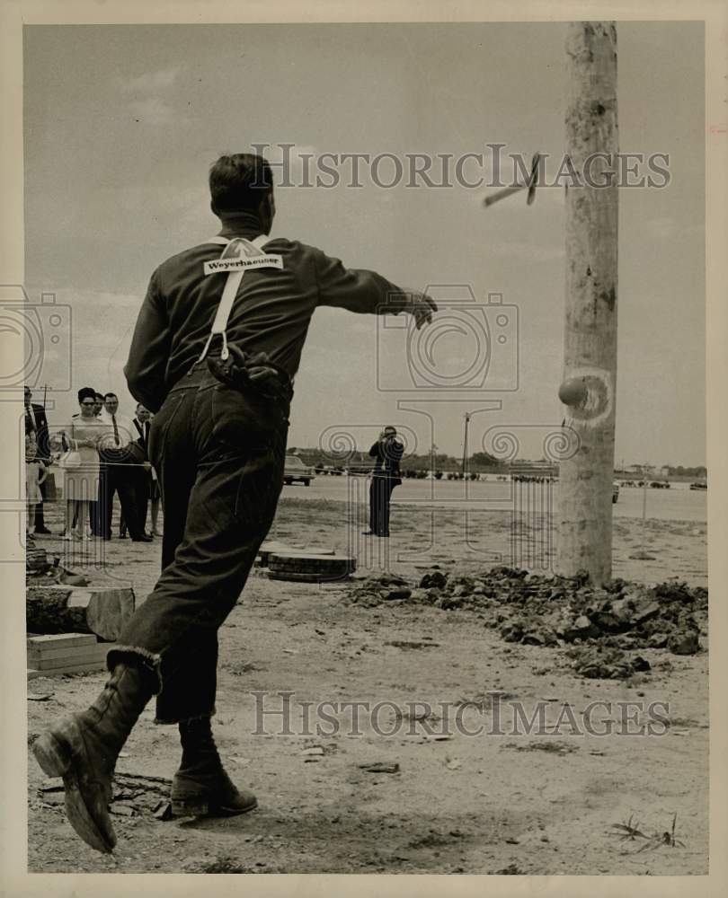 1967 Press Photo Hap Johnson, champion logger, demonstrates skills at Astrodome.- Historic Images