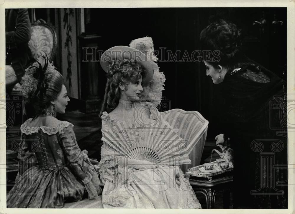 1972 Press Photo Actors&#39; public performance of &quot;The School for Scandal.&quot;- Historic Images