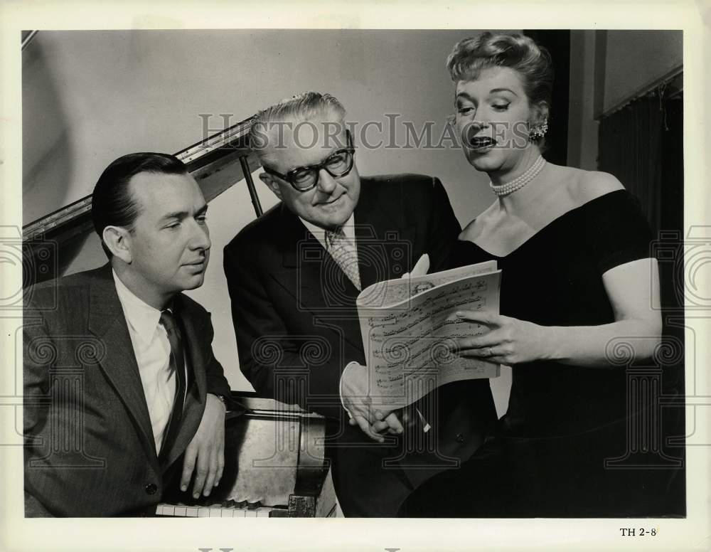 1959 Press Photo Grant Johannesen, Donald Voorhees and Rise Stevens study music.- Historic Images