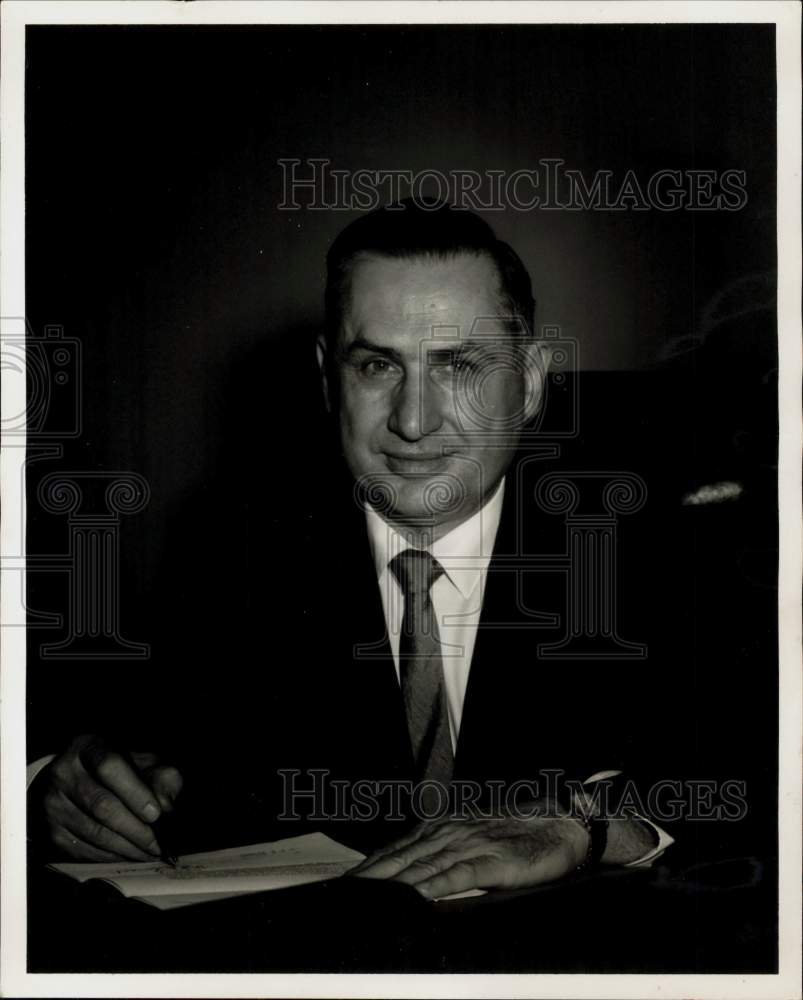 1968 Press Photo Customs Commissioner Cleburne Maier in Houston, Texas- Historic Images