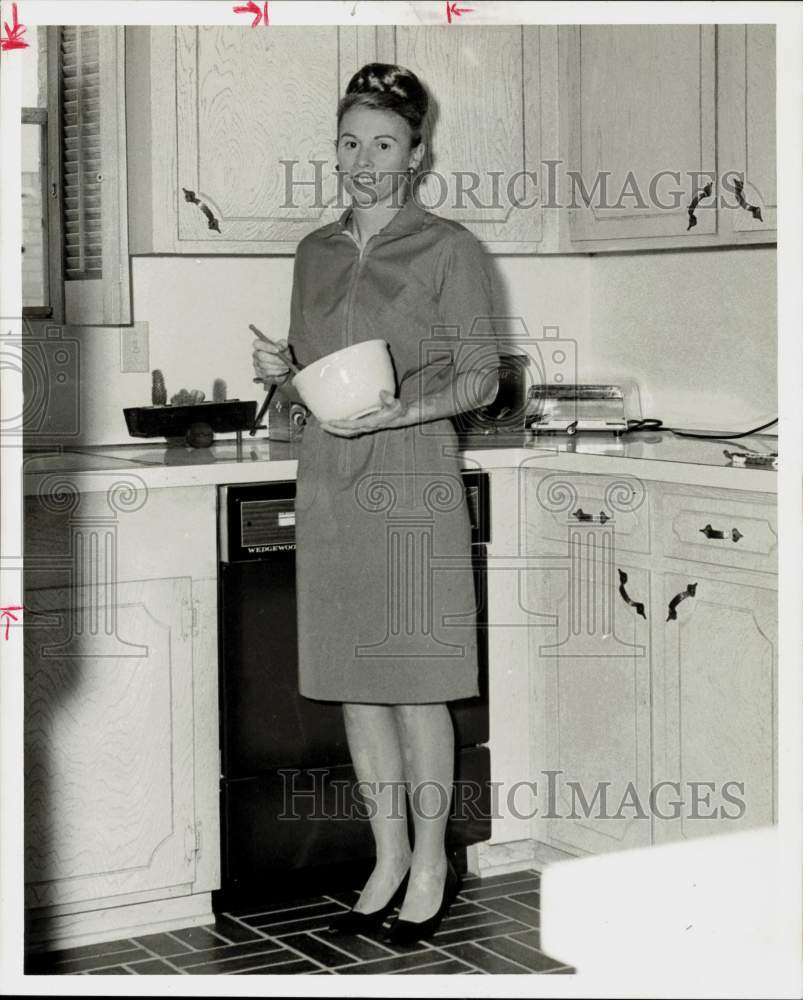 1966 Press Photo Mrs. Gerald Hargis named top cook in Karo Cooking Contest- Historic Images