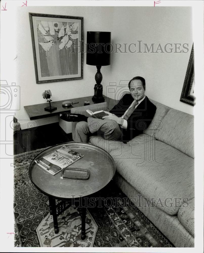 1970 Press Photo Builder, Vernon Young relaxes at his home - hpa65856- Historic Images