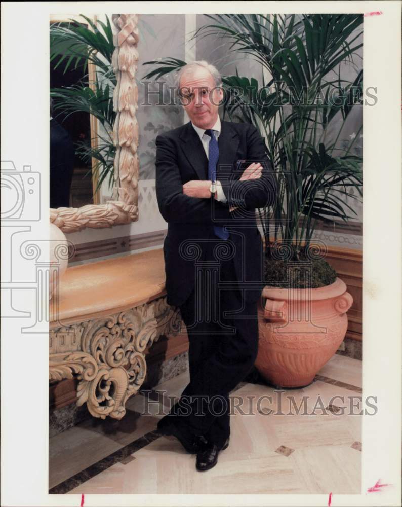 1988 Press Photo Harper&#39;s Magazine editor Lewis Lapham at Remington Hotel- Historic Images