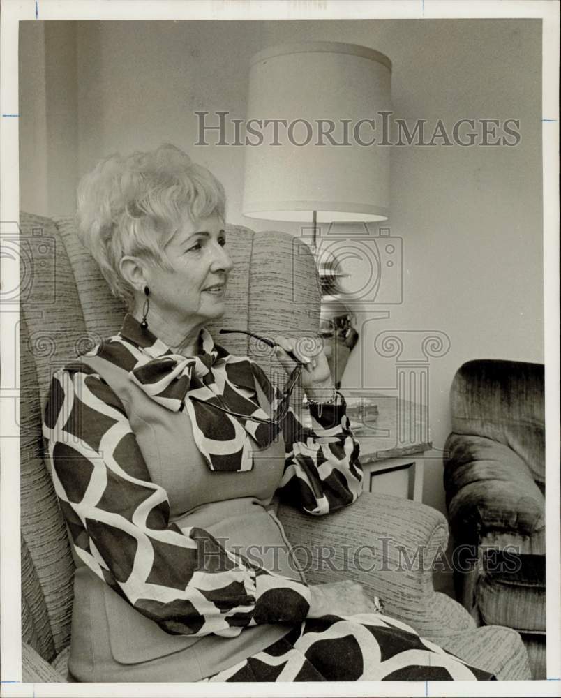 1969 Press Photo Dorothy Mattingly, interior designer. - hpa66581- Historic Images