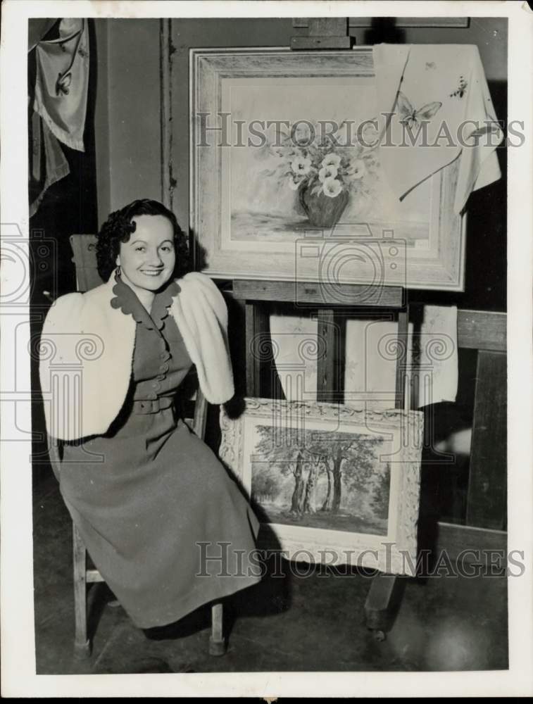 1954 Press Photo Mlle. Daisy displays arts at Palace de Tertre Gallery, Paris- Historic Images