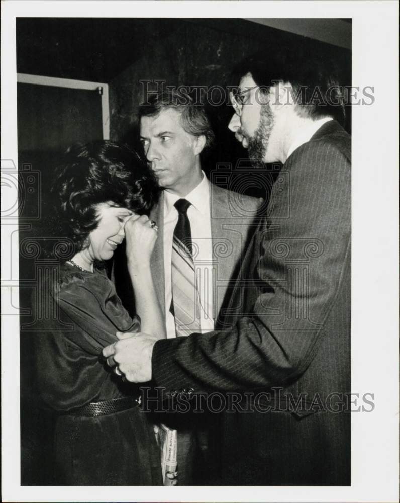 1984 Press Photo Mr. &amp; Mrs. Lynn Diamant confer with lawyer in court - hpa67485- Historic Images