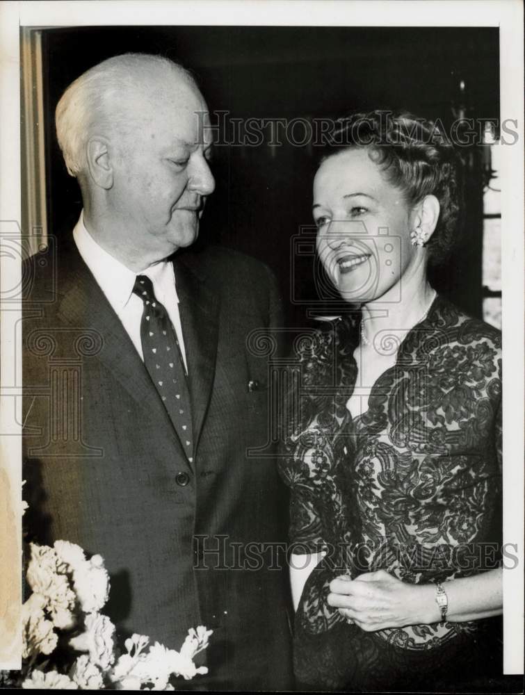 1957 Press Photo Dallas Oilman Haroldson Lafayette Hunt &amp; Wife, Texas- Historic Images