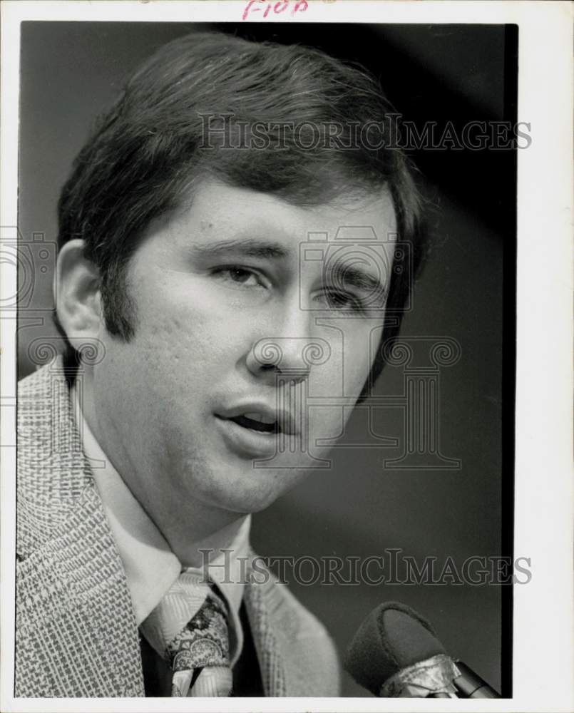 1975 Press Photo Steve Jones, bipartisan candidate for City Controller.- Historic Images