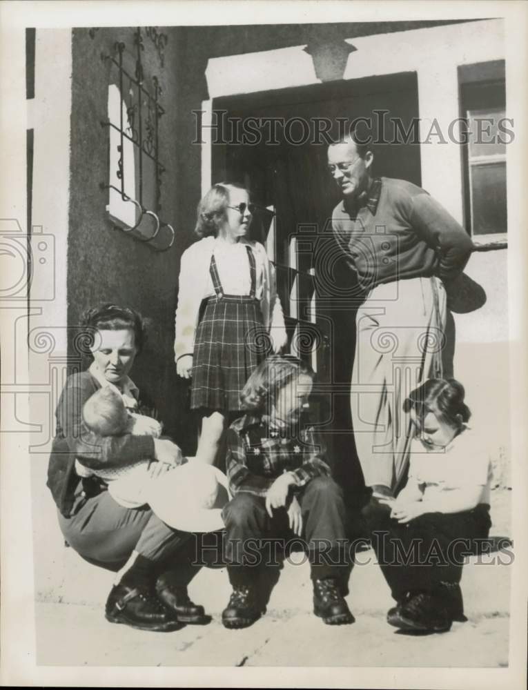 1948 Press Photo Dutch Princess Juliana with Husband, Daughters in Switzerland- Historic Images