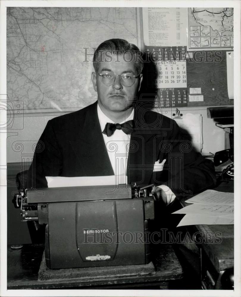 1957 Press Photo &quot;New York Times&quot; Correspondent Gladwin Hill, Los Angeles, CA- Historic Images