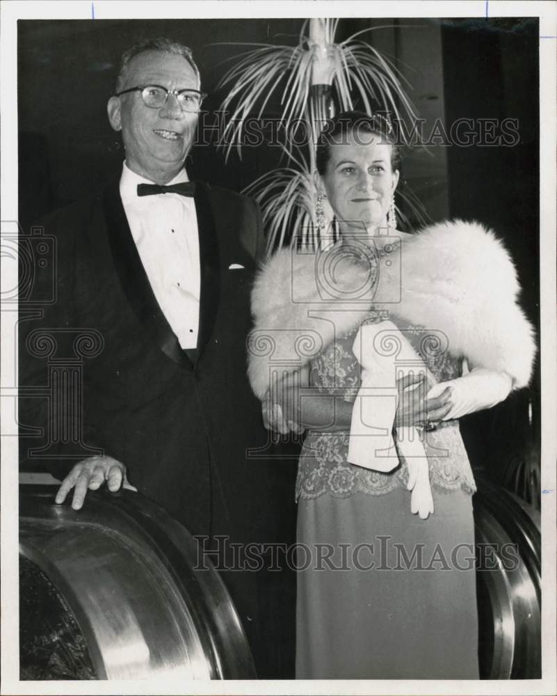 1965 Press Photo Mr. and Mrs. Lee Hill at University&#39;s Saint Thomas Ball, Texas.- Historic Images