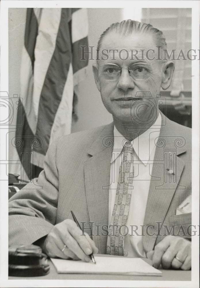 1957 Press Photo George F. Elsenbroich, former Houston Naturalization Examiner.- Historic Images