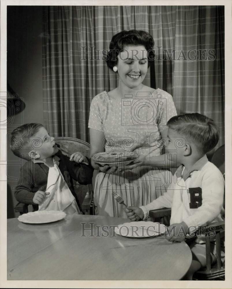 1961 Press Photo Mrs. Frank H. Jones and twin sons, Don and Dan. - hpa68506- Historic Images