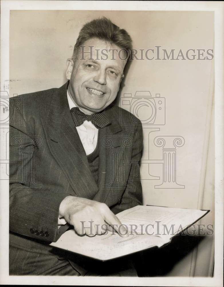 1948 Press Photo Dr. Alfred C. Kinsey, best-selling author, in New York.- Historic Images