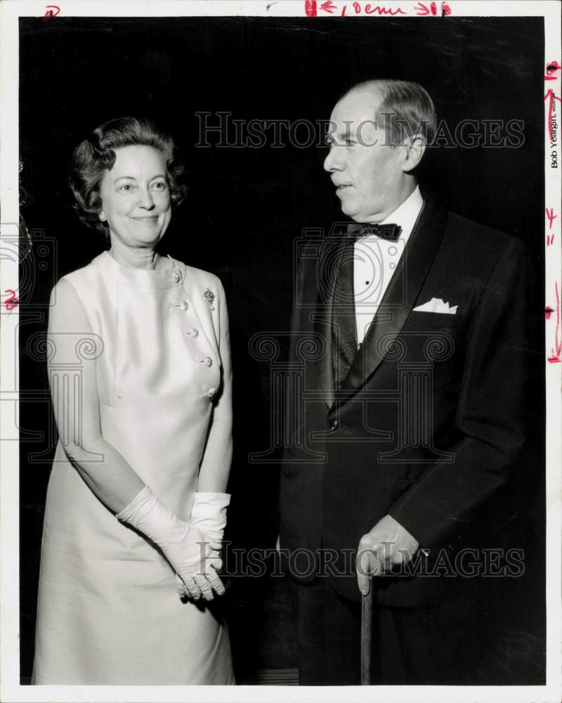 1968 Press Photo Tom Johnson of Houston Symphony with his wife at an event- Historic Images