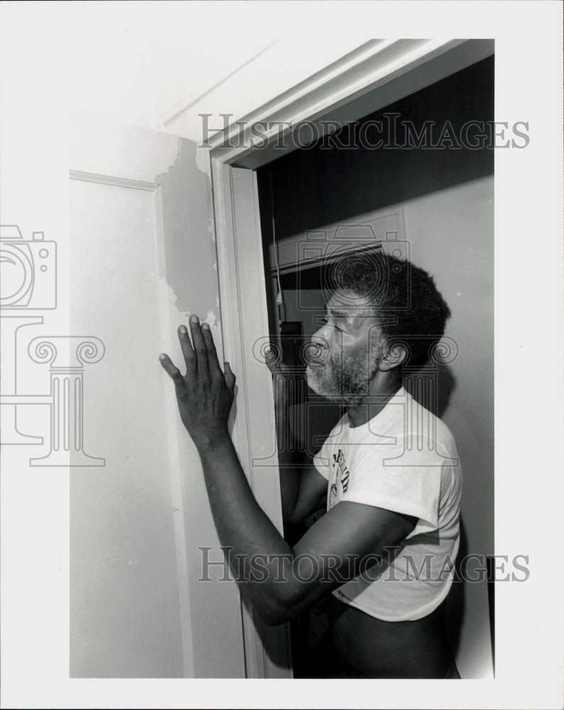 1981 Press Photo Robert (Bob) Dennis, Policy Planner for Community Development.- Historic Images