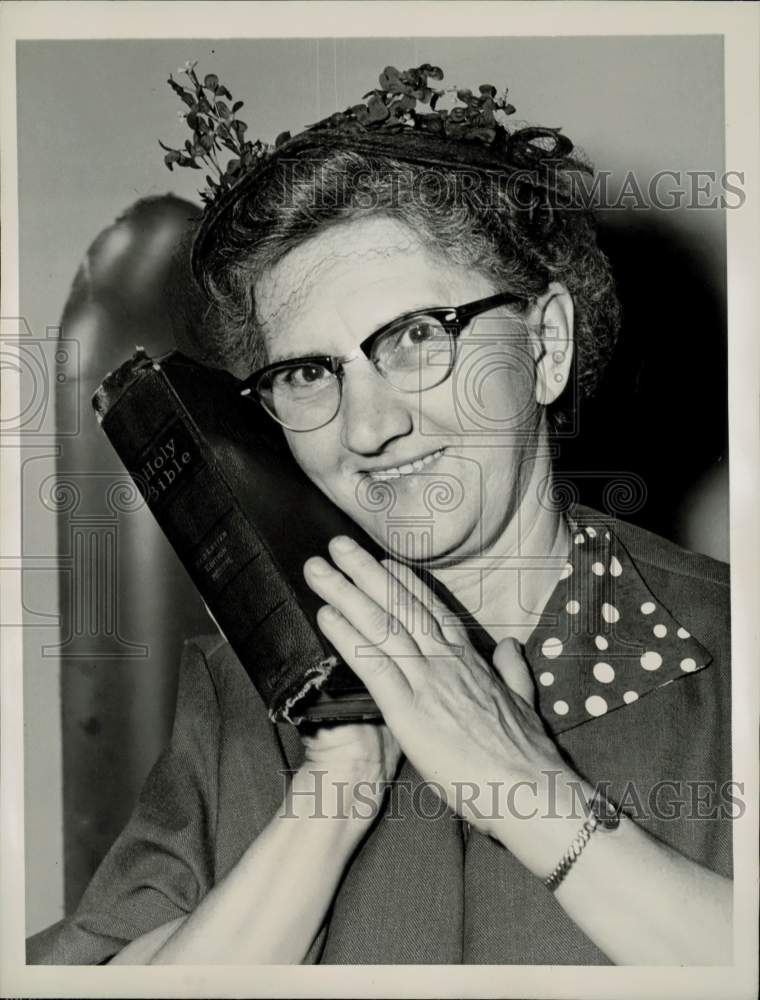 1955 Press Photo Catherine E. Kreitzer, winner on &quot;The $64,000 Question&quot; show.- Historic Images