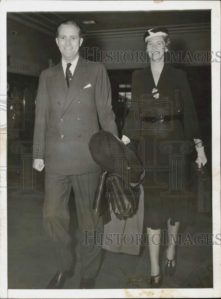 1938 Press Photo John Boettiger and wife former Anna Roosevelt arrive in Boston- Historic Images