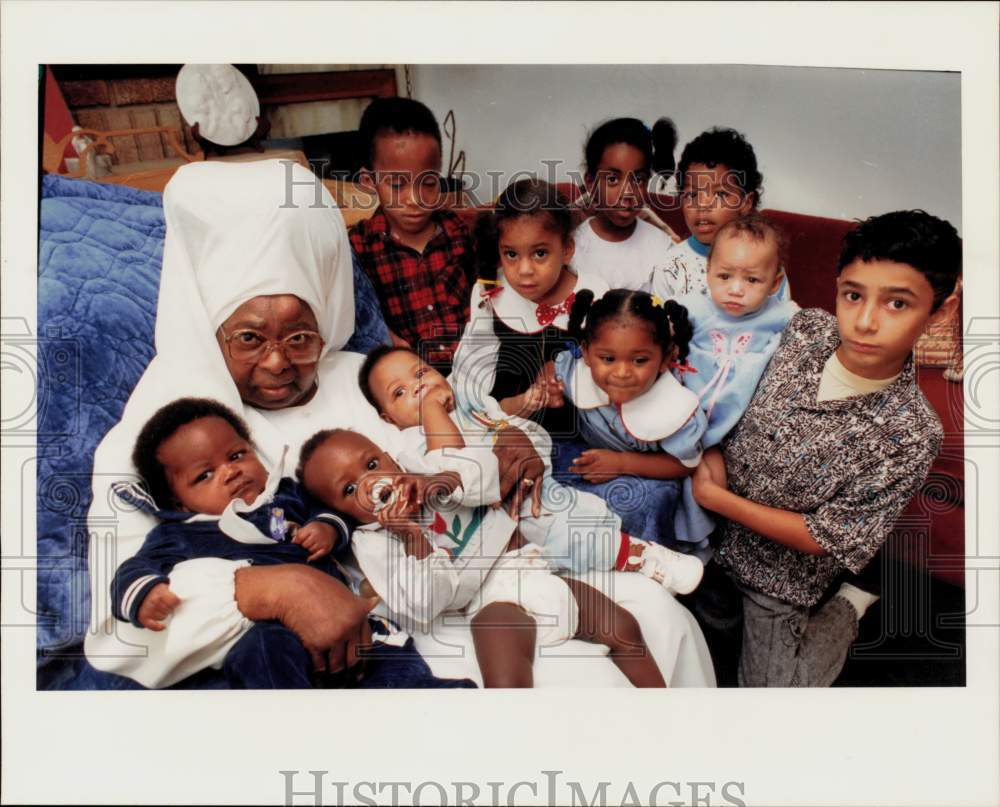 Press Photo Sister Helen Gay with her adopted children in Houston - hpa69650- Historic Images