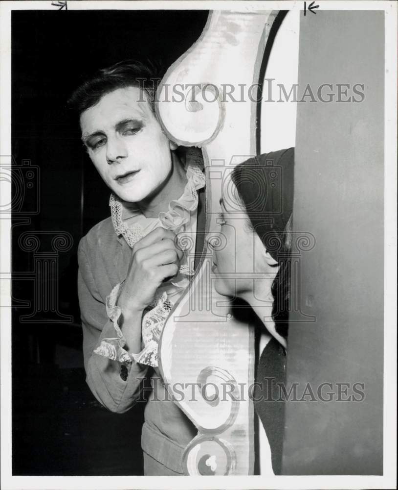 1965 Press Photo Karl-Heinz Boewe, Tracy Clark in Rice German Club Rehearsal, TX- Historic Images