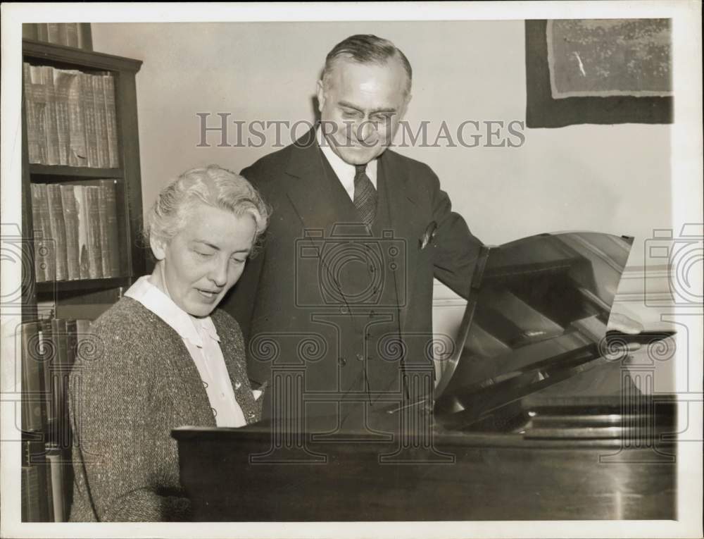 1939 Press Photo Supreme Court Appointee Felix Frankfurter, Wife Enjoy Music, MA- Historic Images