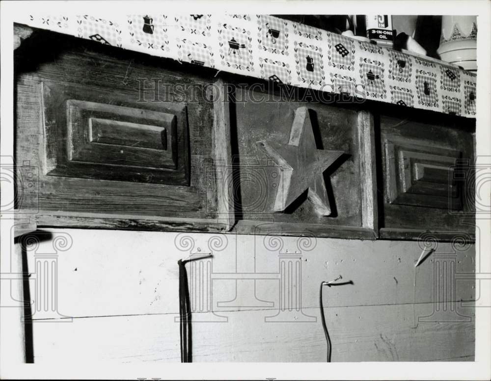 1963 Press Photo Carved mantle in house at Gandy Bend, Texas - hpa70578- Historic Images