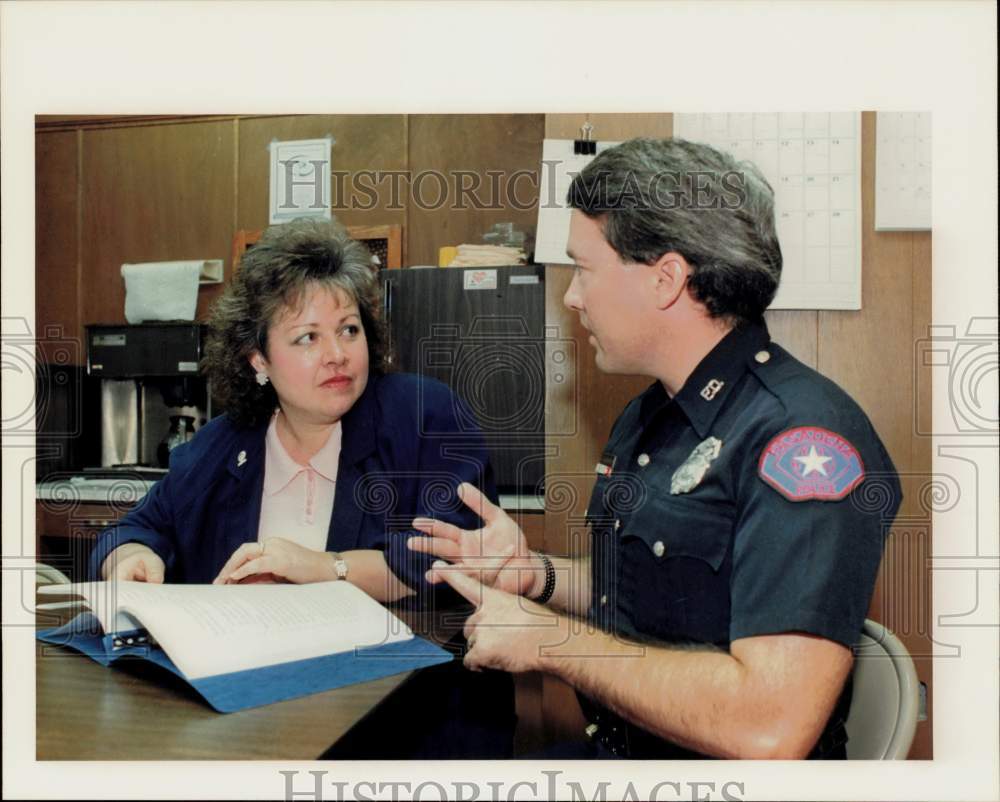 Press Photo Bridge Director Linda Madeksho &amp; Police Officer Kevin Mahaffey, TX- Historic Images