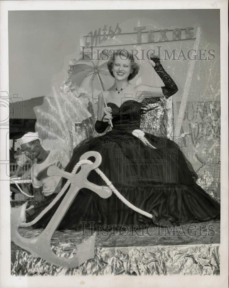 1955 Press Photo Miss Texas 1949 Ysleta Leissner riding in parrade, Texas- Historic Images