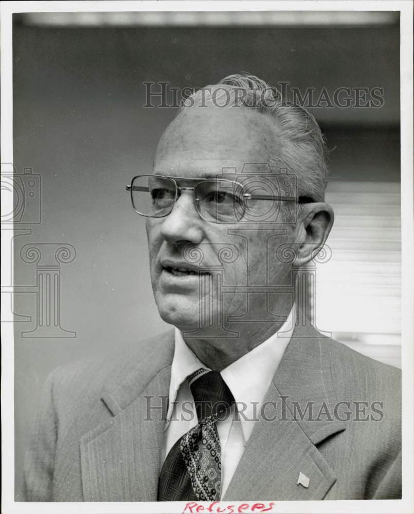 1977 Press Photo R.W. Heston, Immigration &amp; Naturalization Service, Texas- Historic Images