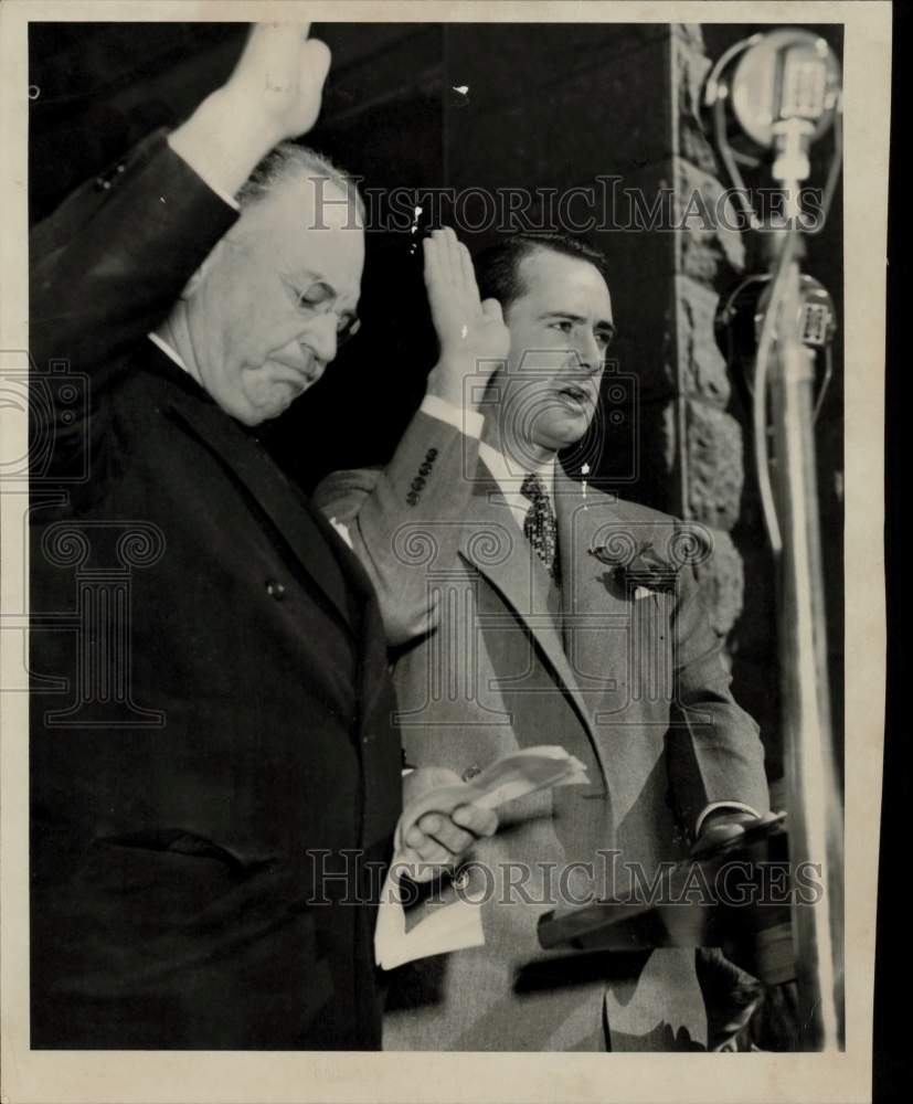 1947 Press Photo Governor Robert Allan Shivers takes oath of office, Texas- Historic Images