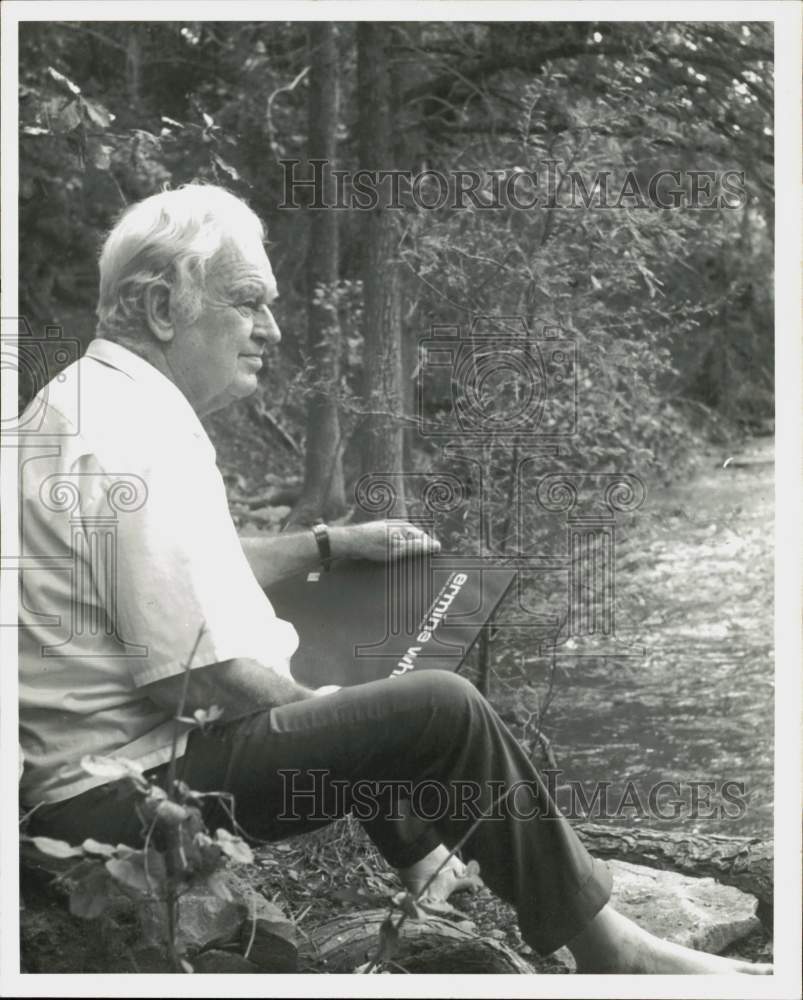 1971 Press Photo Artist Schiwetz along the Guadalupe, Texas - hpa71787- Historic Images