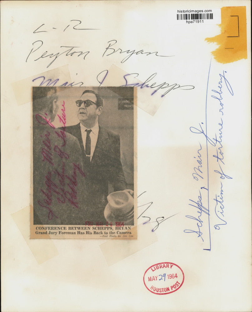 1964 Press Photo Peyton Bryan talking with Mair J. Schepps, Texas - hpa71911