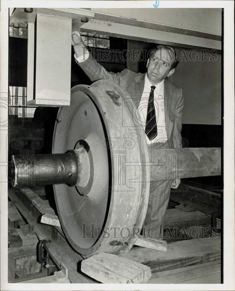 1973 Press Photo Dr. Robert D. Finch, Professor of mechanical engineering, Texas- Historic Images